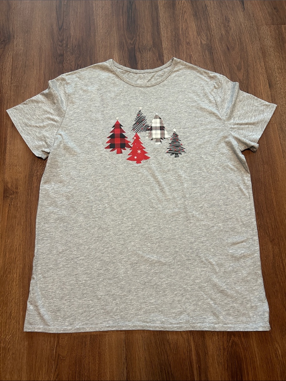 FREE w/Purchase: Wondershop Large T-Shirt Gray w/ Red Black Christmas Trees 🤩